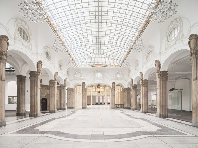 INNOVATION TRIFFT TRADITION.